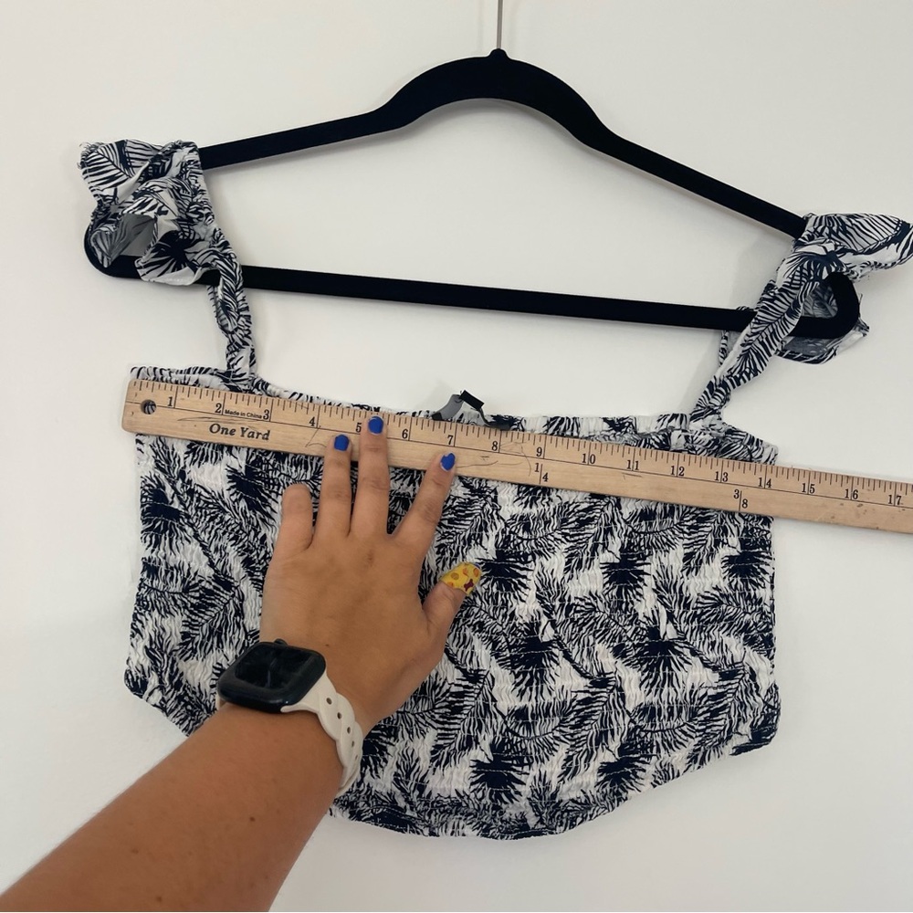 Lulus Navy Blue & White Tropical Print Smocked Off Shoulder Crop Top Size Medium - Picture 8 of 9